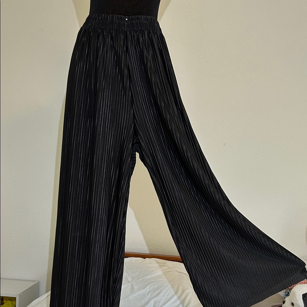 Women's Black Pleated Wide-Leg Palazzo Pants